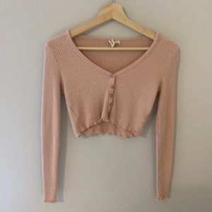 Light pink cropped long sleeve shirt